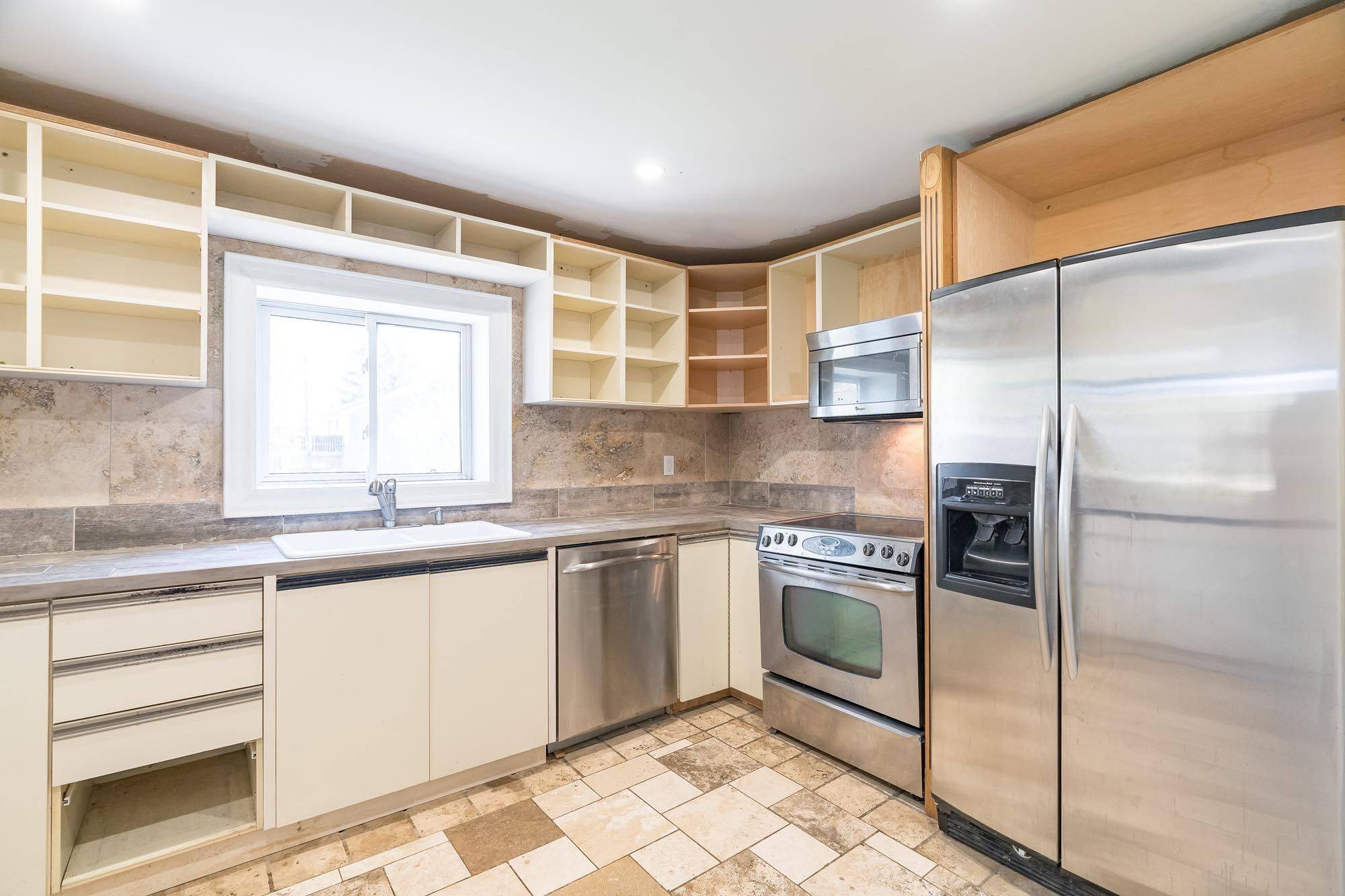 Innisfil, ON L0L 1C0,1042 Cameron ST