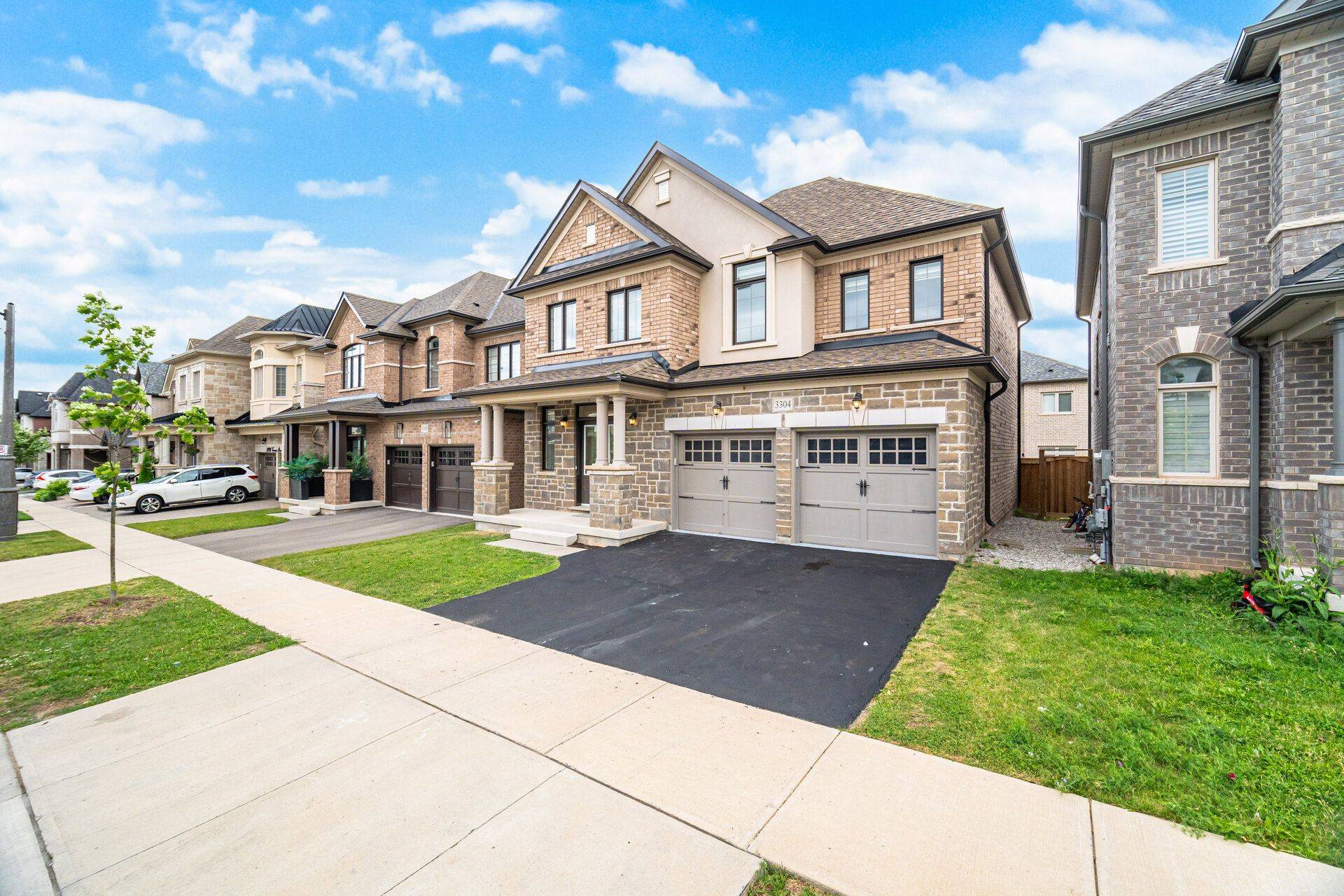 Oakville, ON L6H 0Y4,3304 Vernon Powell DR