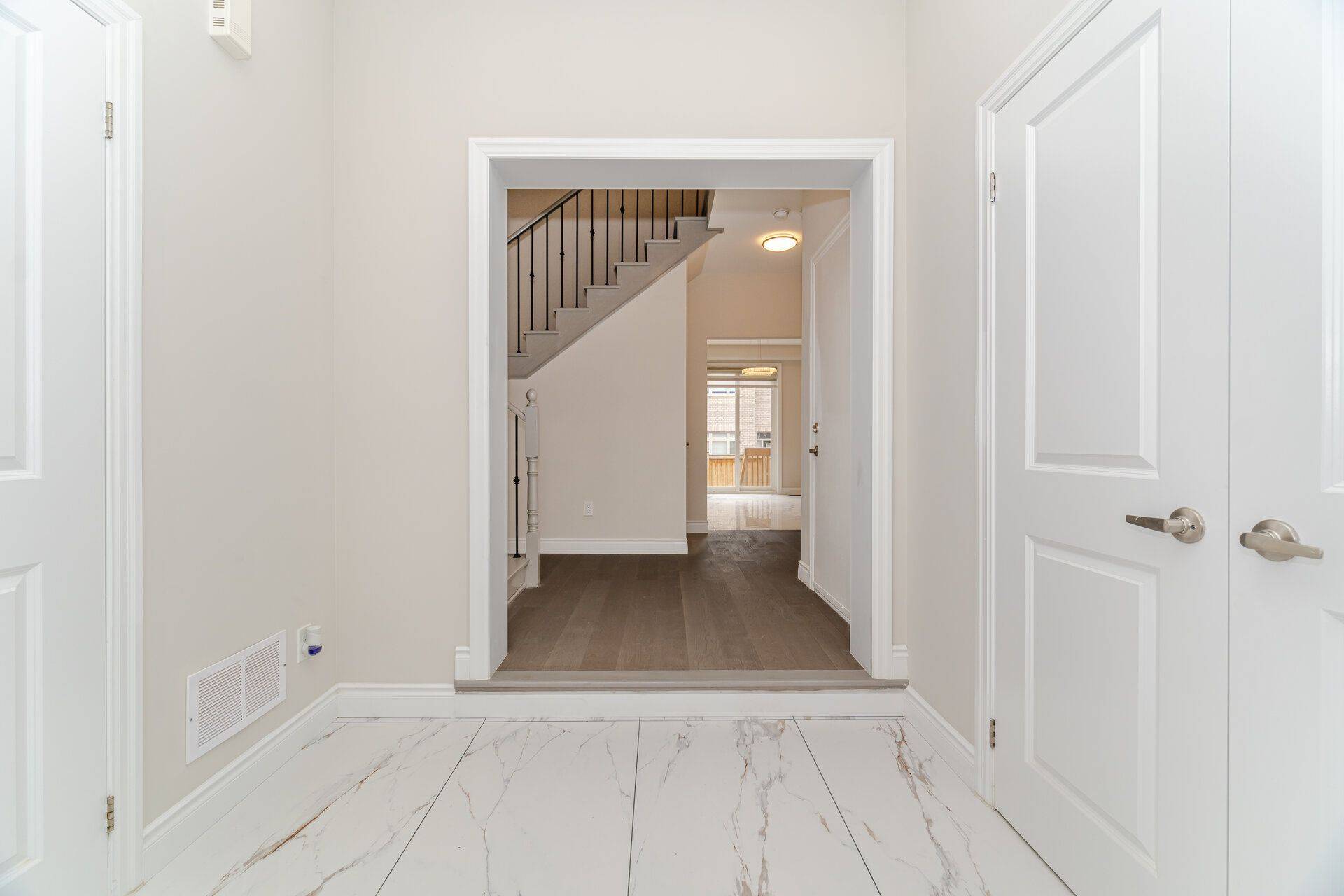 Oakville, ON L6H 0Y4,3304 Vernon Powell DR