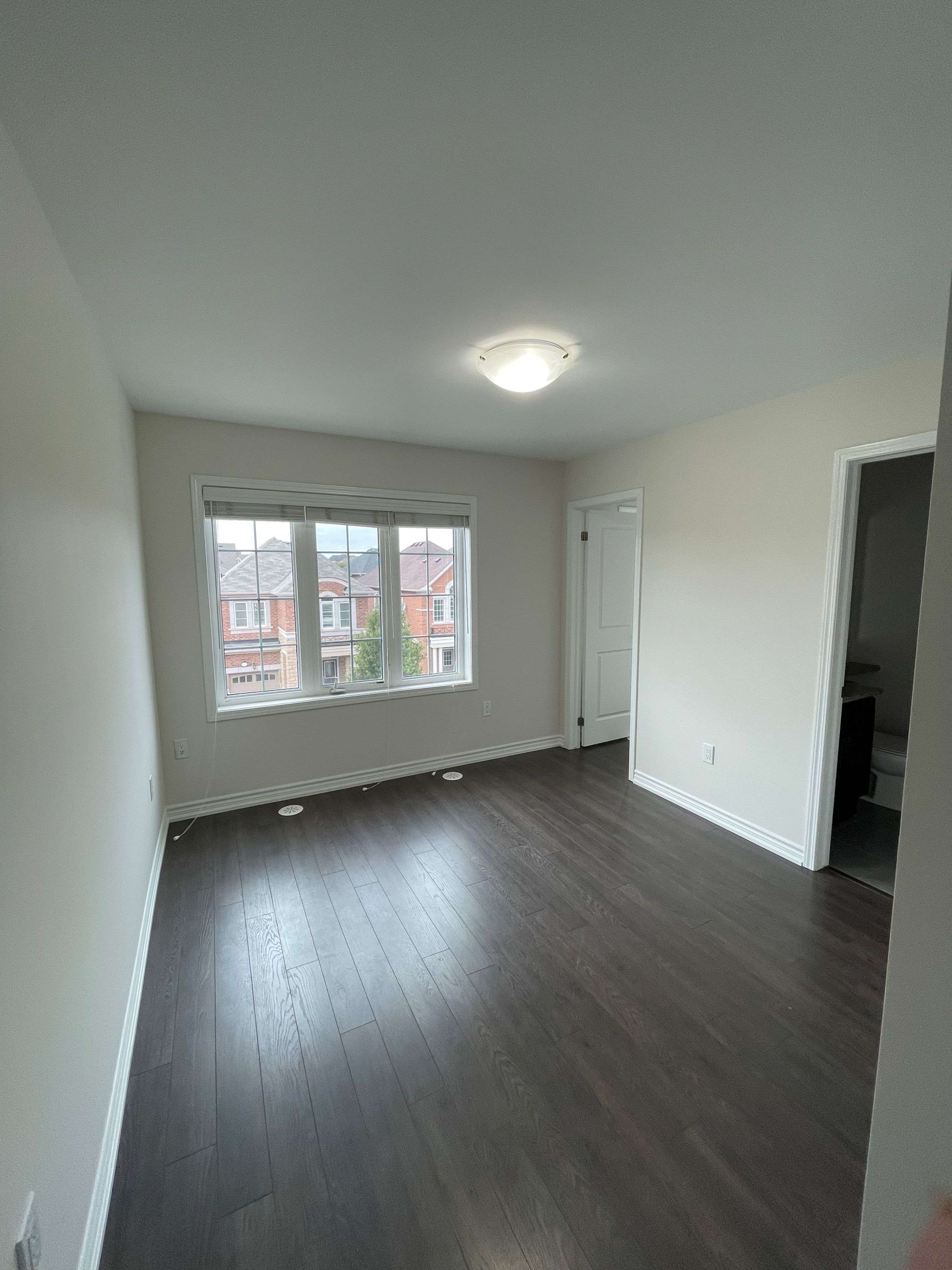 Oakville, ON L6M 0V7,296 Sarah Cline DR