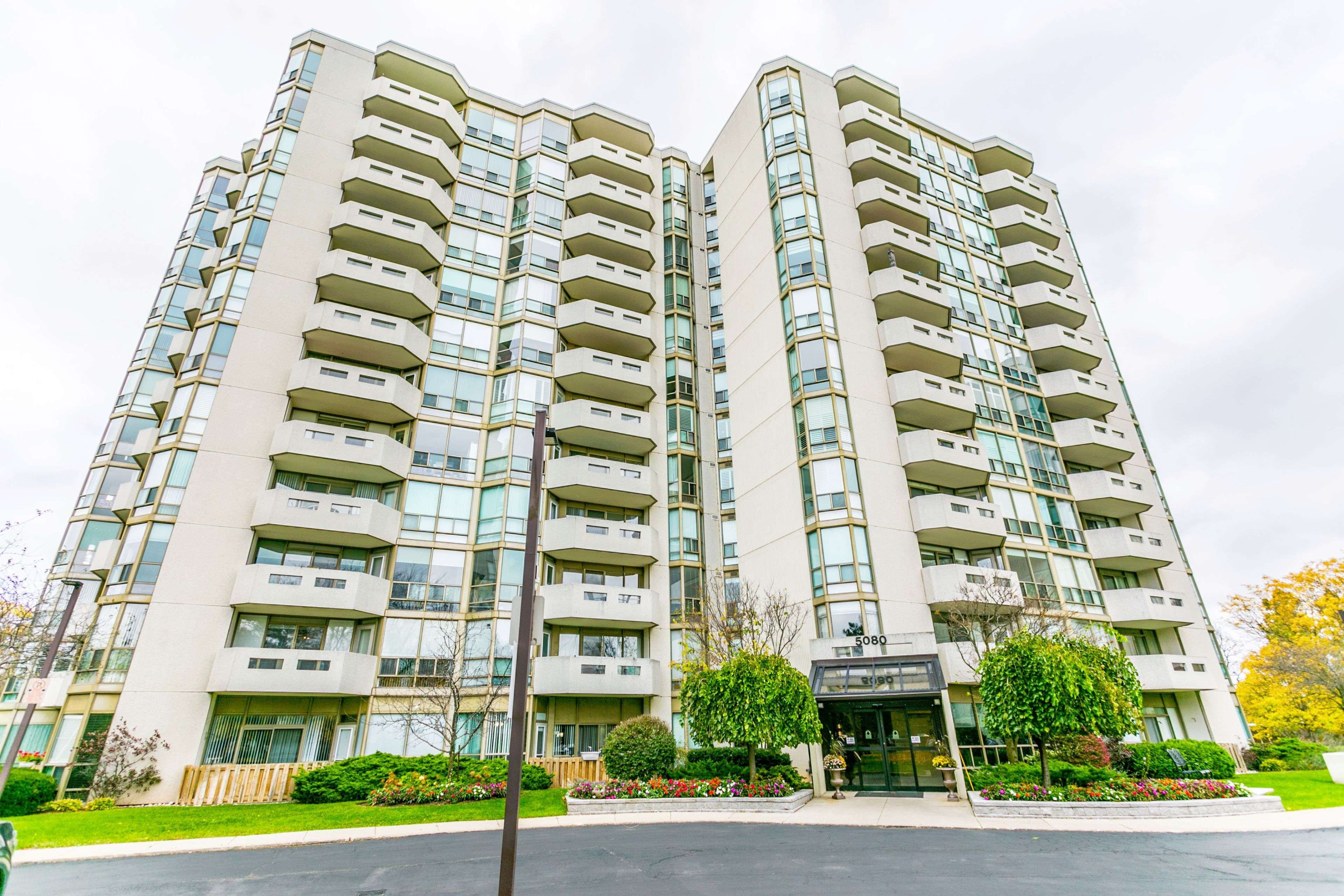 Burlington, ON L7L 5V7,5080 Pinedale AVE #403