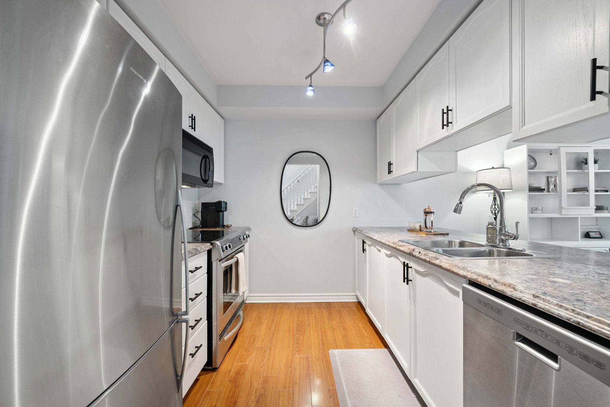 Grimsby, ON L3M 5J5,33 Walker CT
