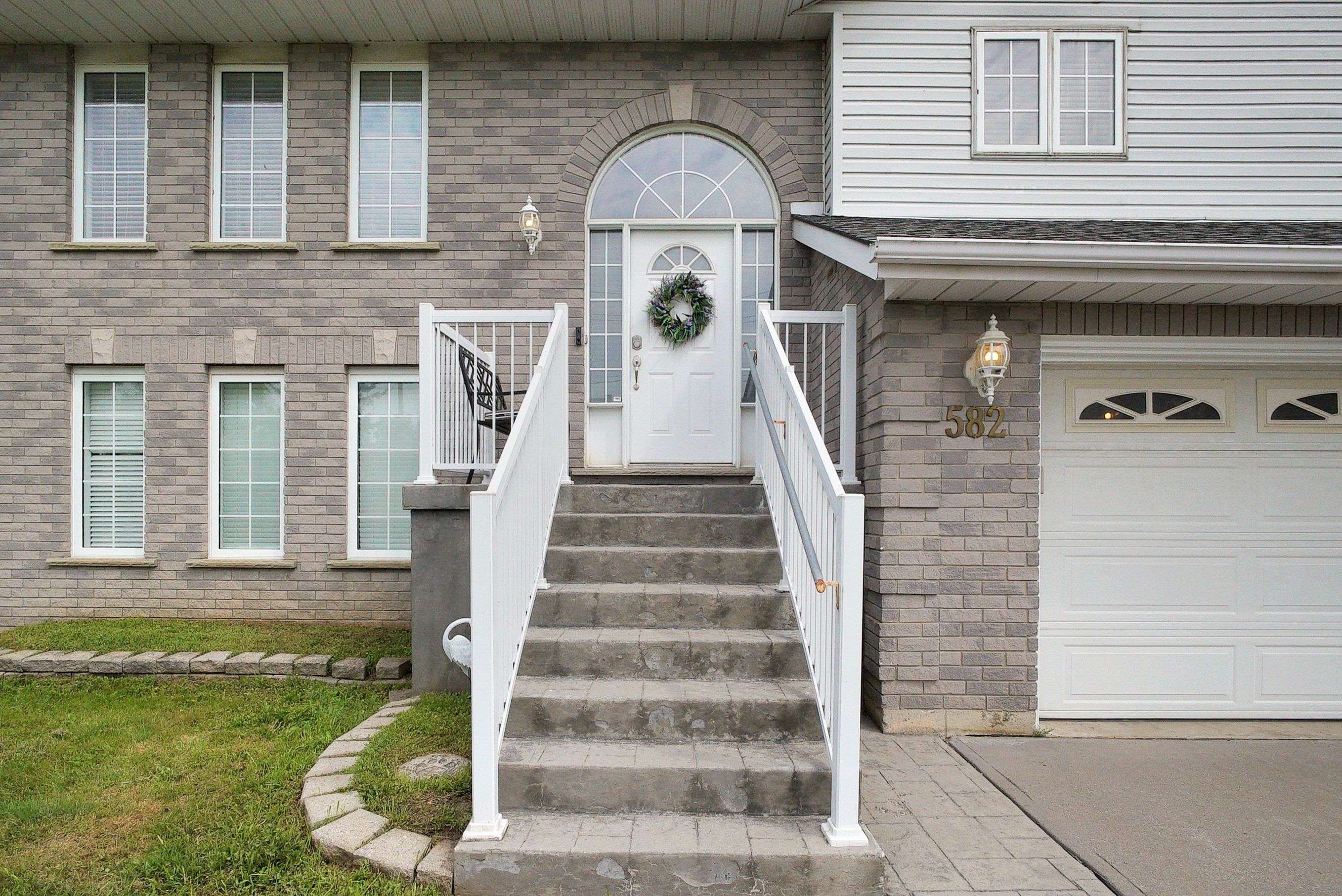 Cambridge, ON N1R 5S2,582 Myers RD