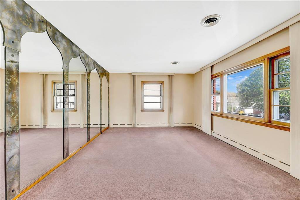 Staten Island, NY 10301,328 Stanley AVE