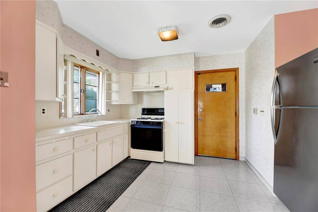 Staten Island, NY 10301,328 Stanley AVE