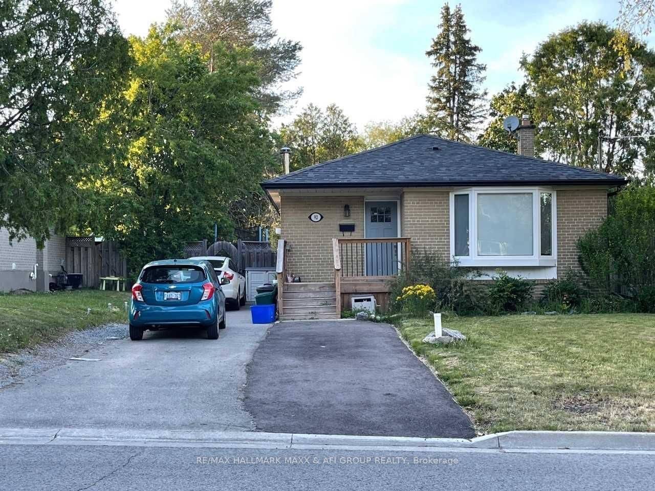 Aurora, ON L4G 1Z5,92 Richardson DR #Main Fl