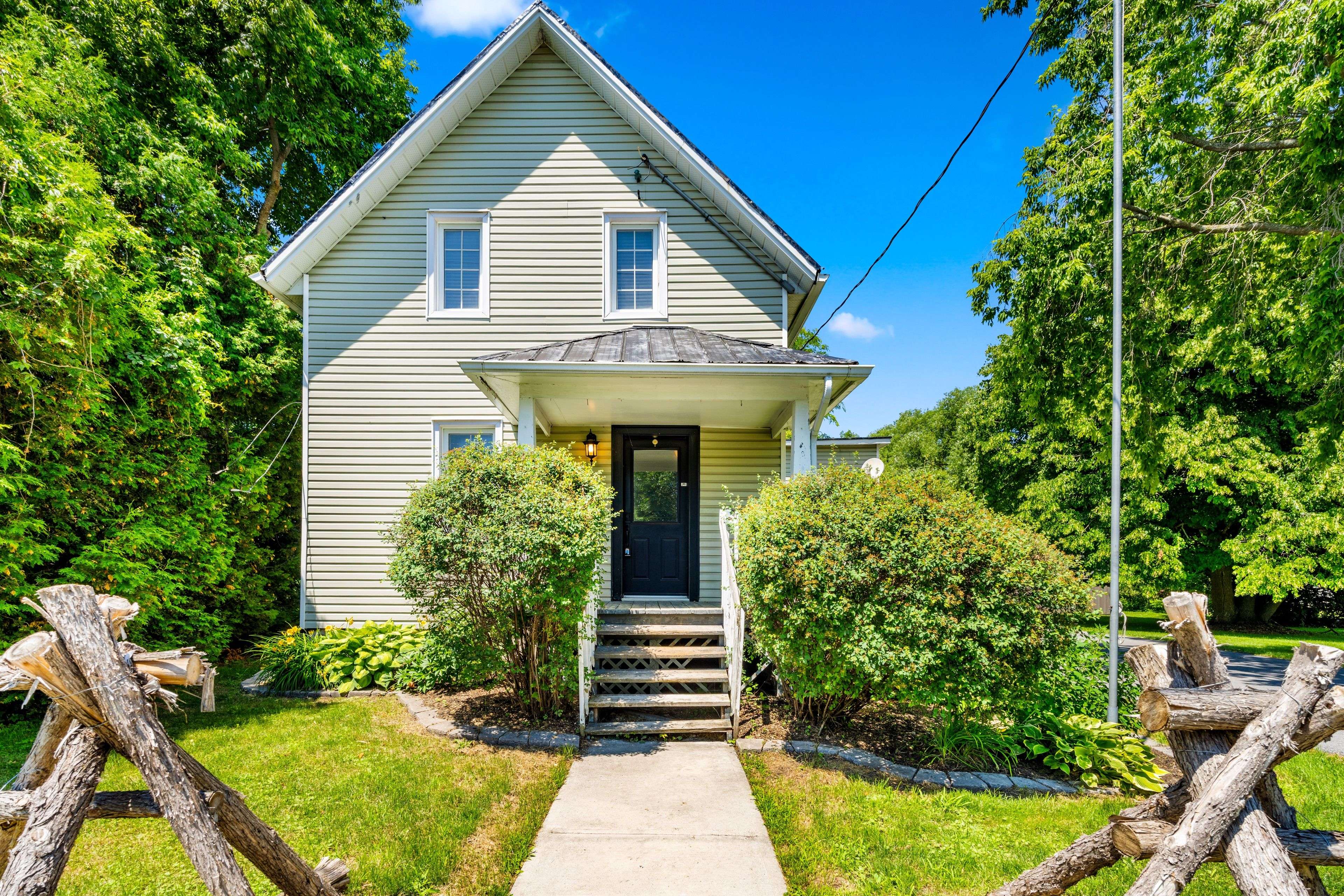 North Glengarry, ON K0C 1T0,23 Mechanic ST E