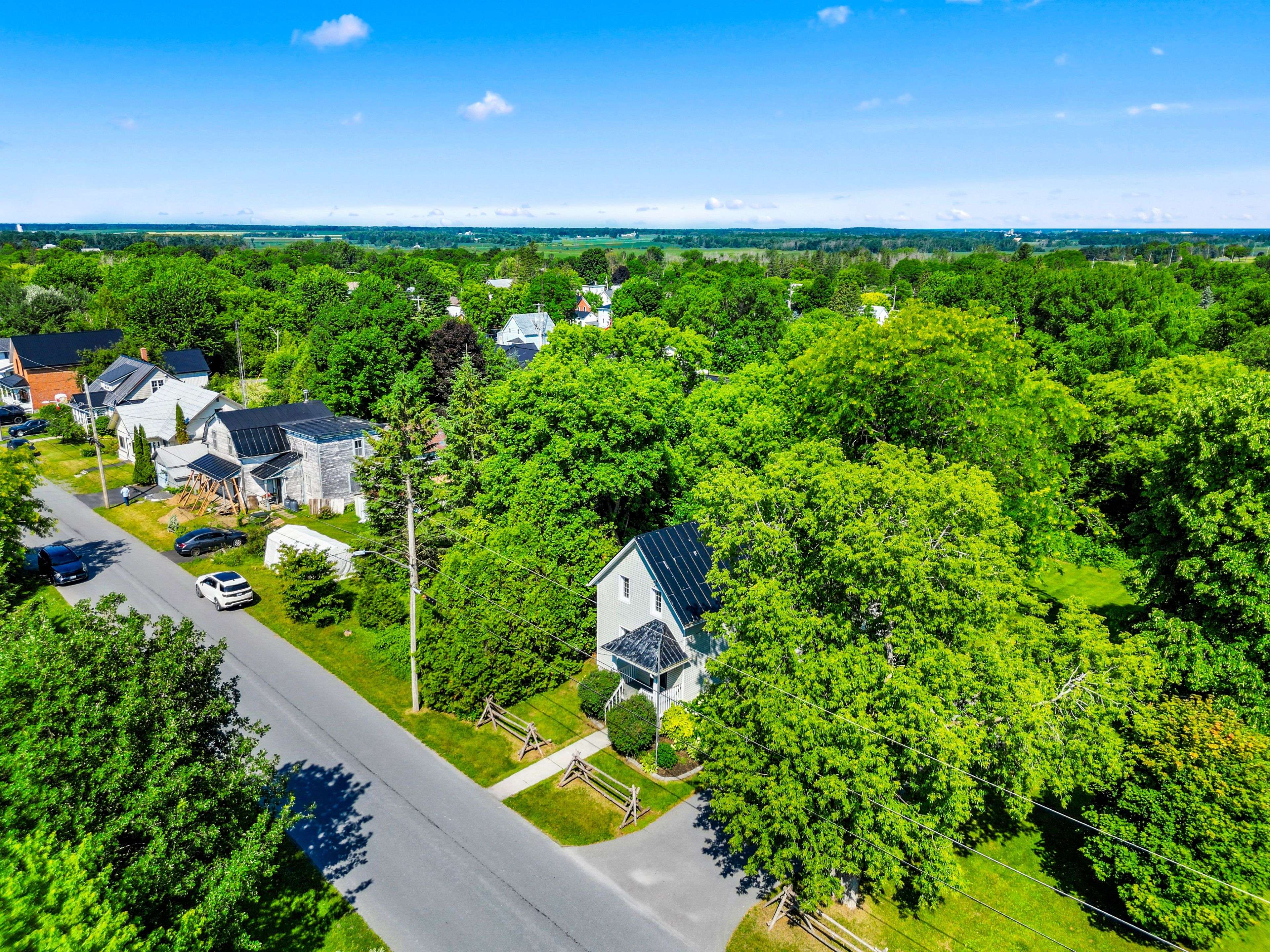 North Glengarry, ON K0C 1T0,23 Mechanic ST E