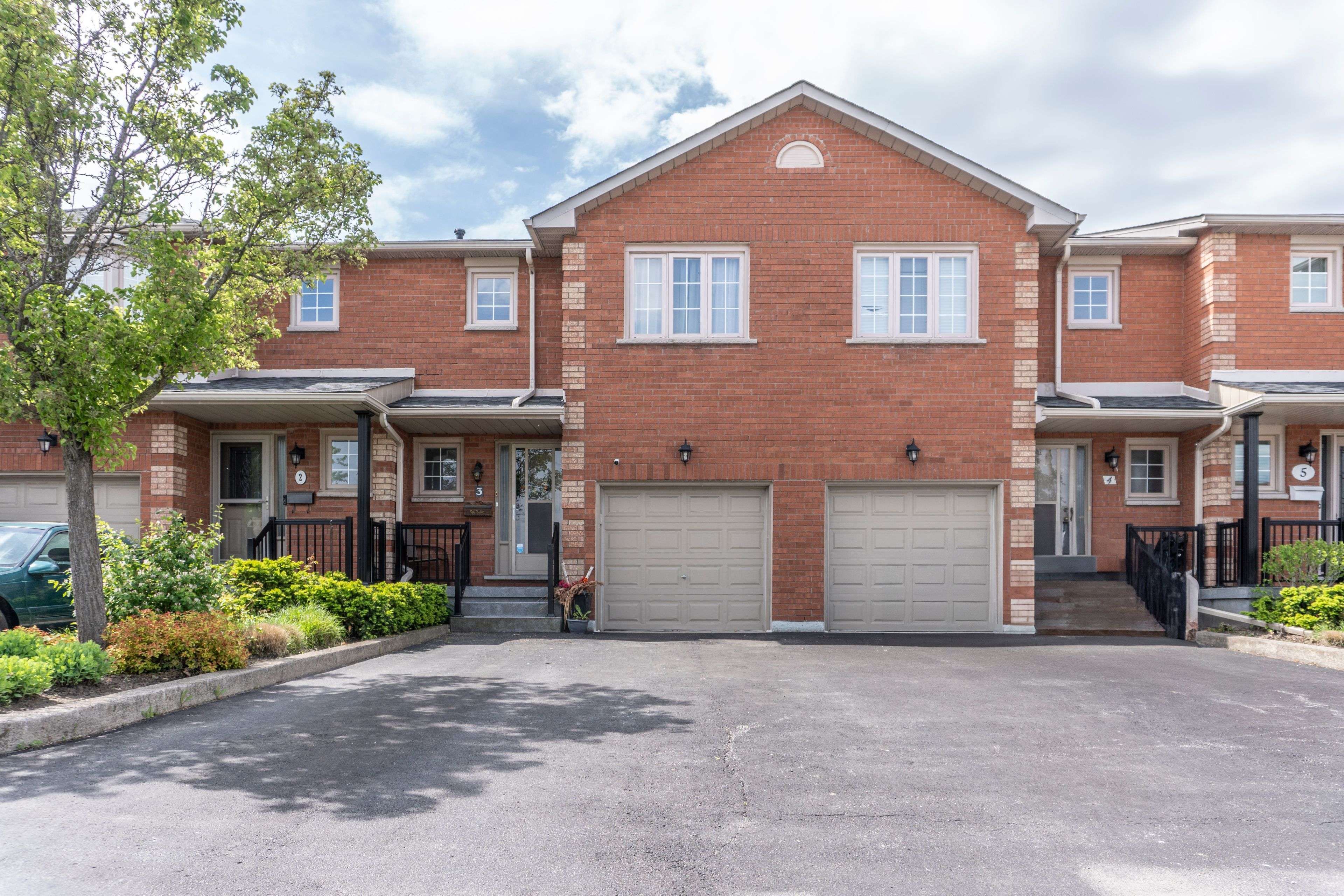 Hamilton, ON L8K 6P7,255 Mount Albion RD #3