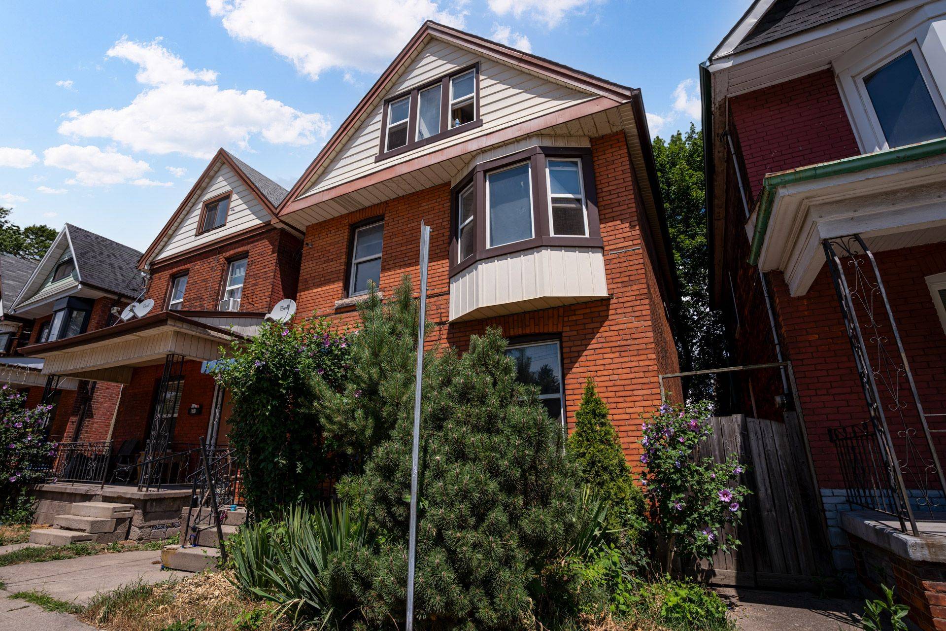 Hamilton, ON L8L 1V4,673 Wilson ST