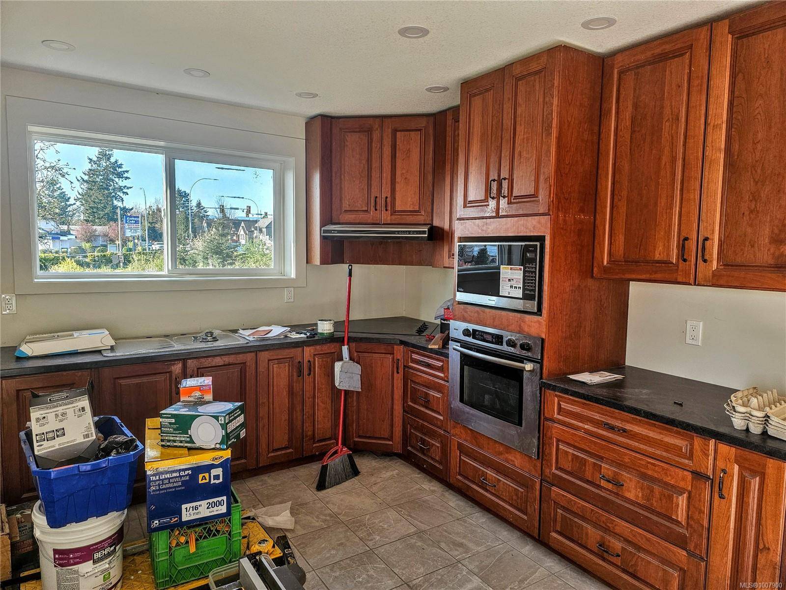 Nanaimo, BC V9R 4T5,495 Nicol St