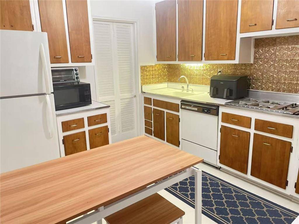 Staten  Island, NY 10301,50 Fort PL #B4C