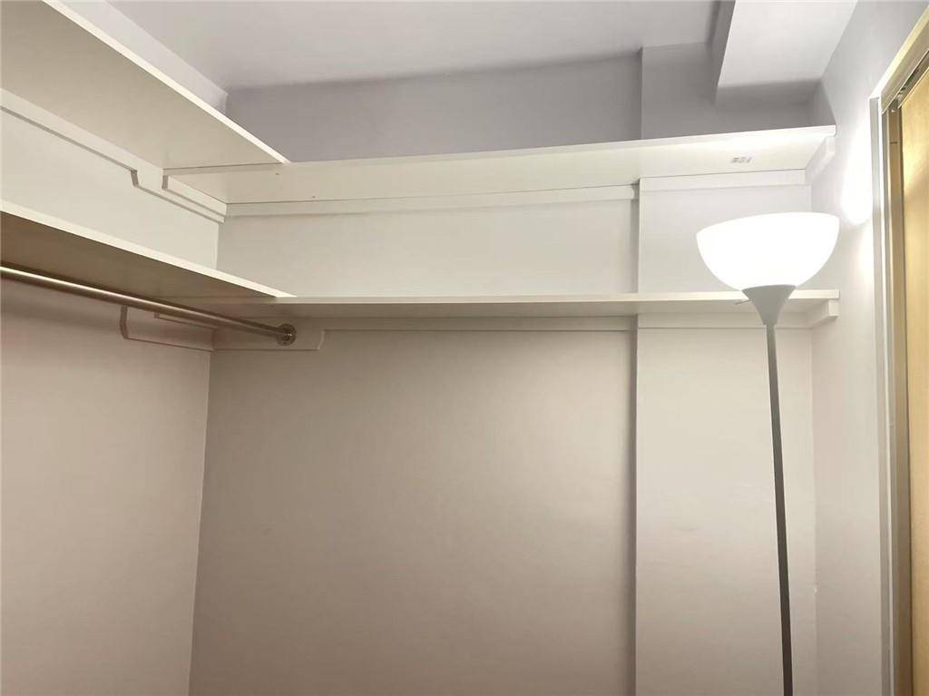 Staten  Island, NY 10301,50 Fort PL #B4C