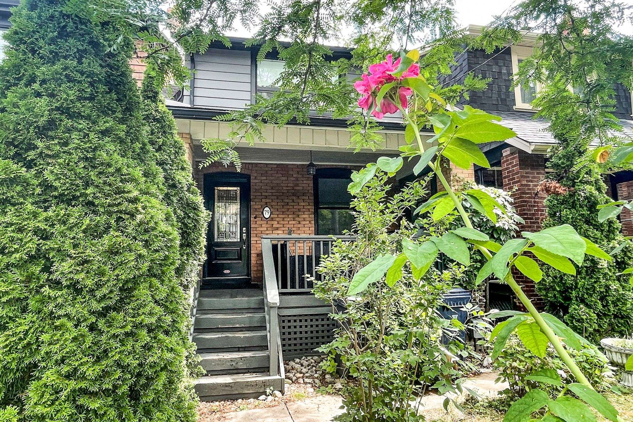 Toronto C02, ON M6G 3L2,79 Arlington AVE