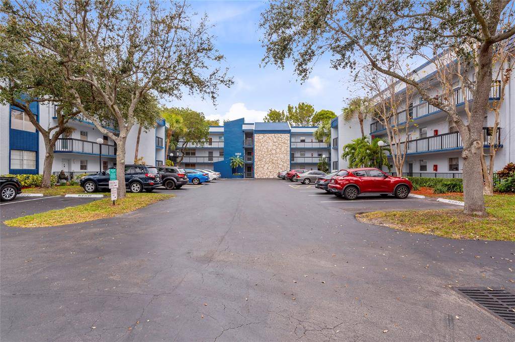 Margate, FL 33063,3150 Holiday Springs Blvd #308
