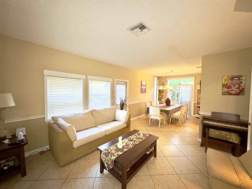Coral Springs, FL 33071,11229 Lakeview Dr