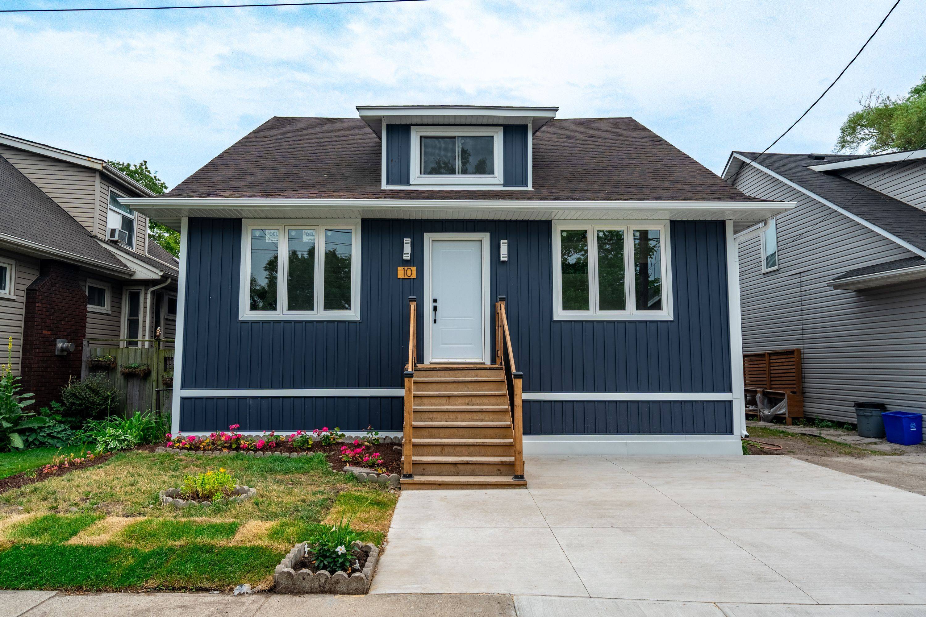 Hamilton, ON L8H 7E5,10 Comet AVE