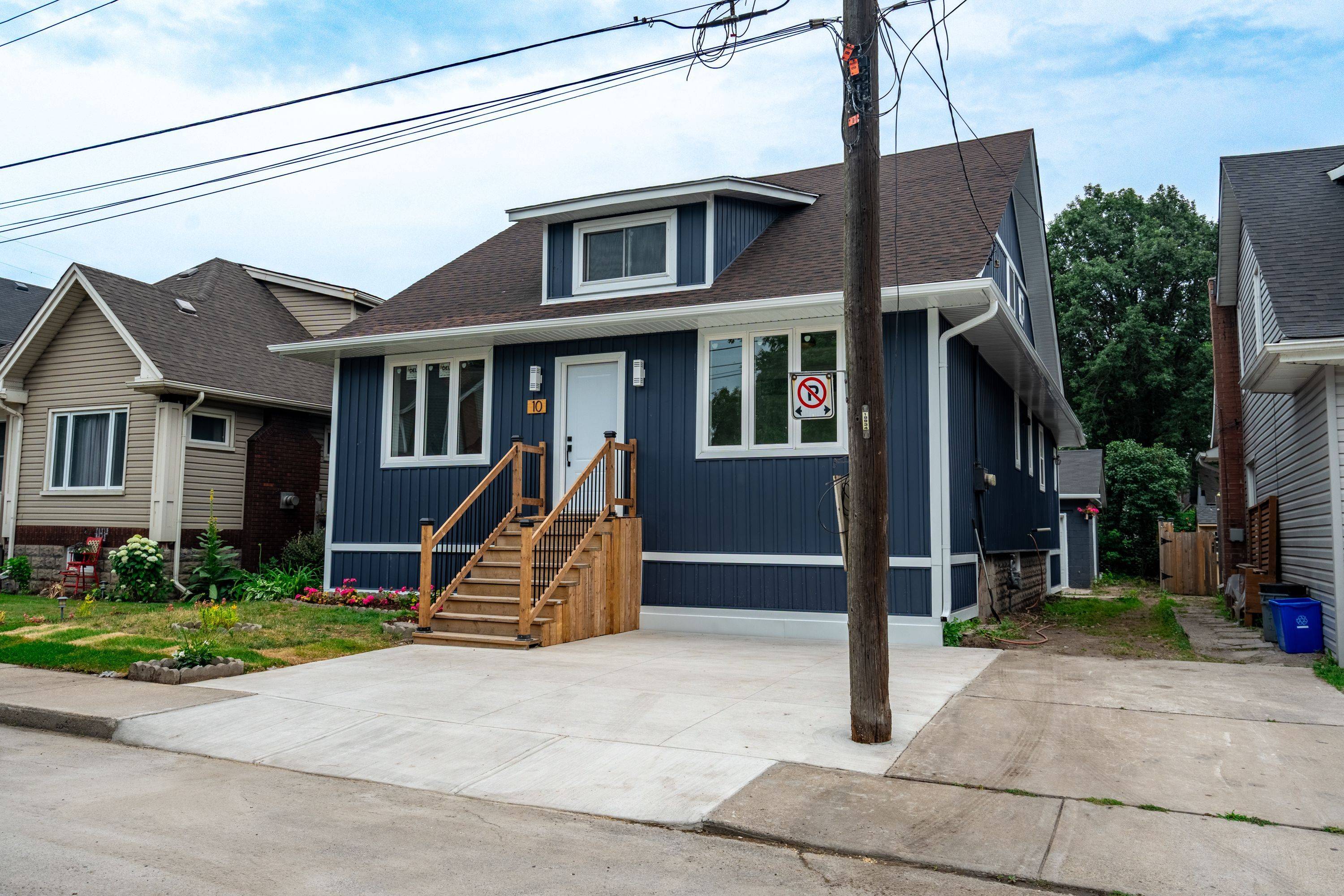 Hamilton, ON L8H 7E5,10 Comet AVE