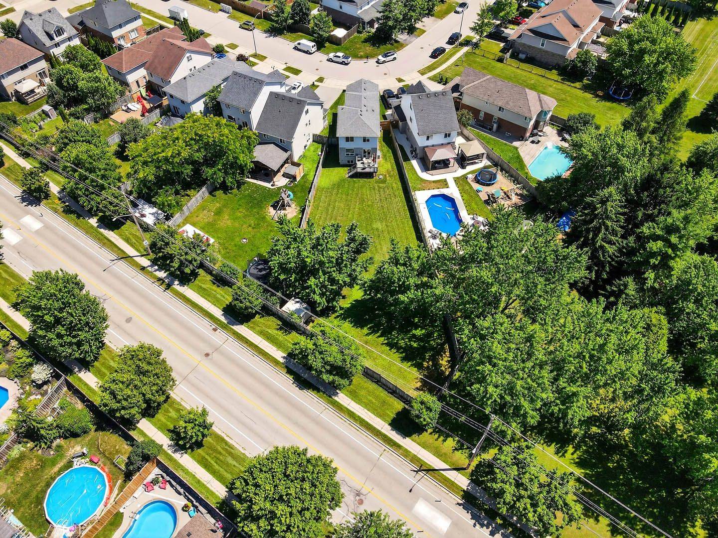 Cambridge, ON N3C 4J5,28 Calvin CT