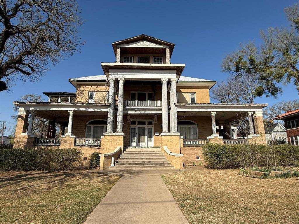 Mineral Wells, TX 76067,207A NW 4th Avenue