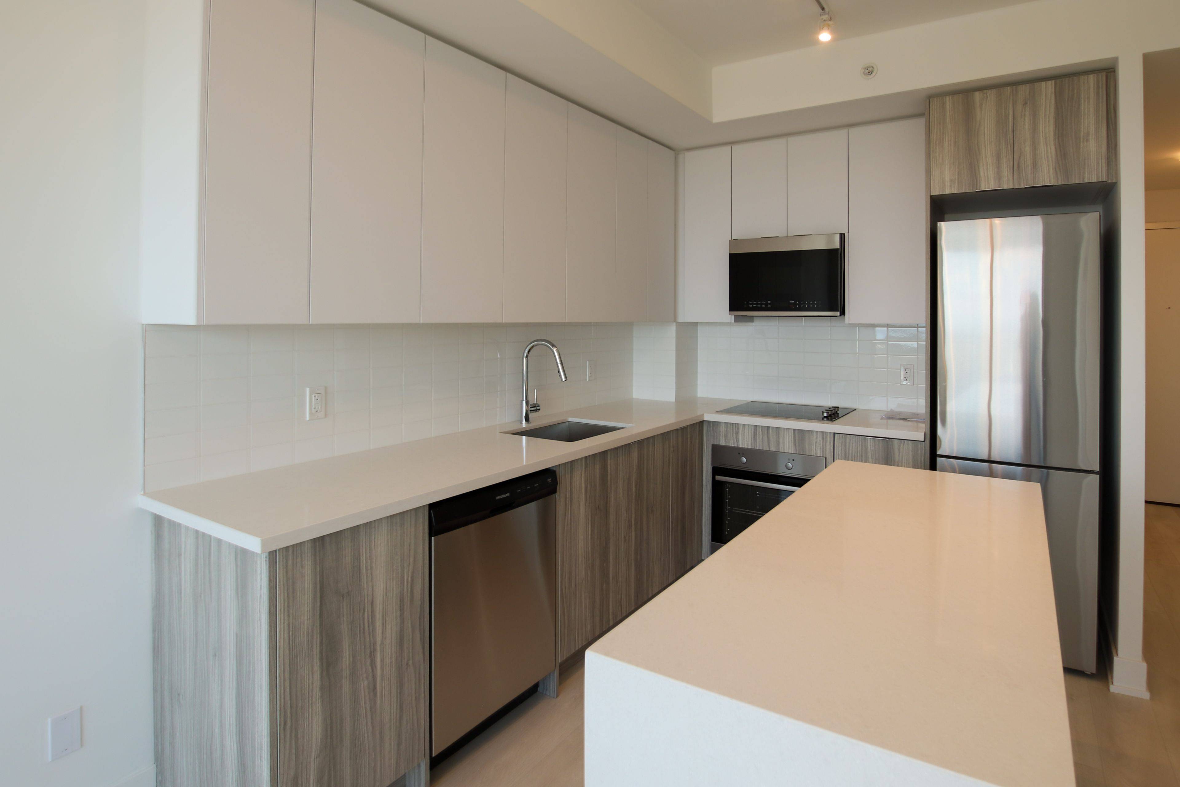 Oakville, ON L6H 3R6,297 Oak Walk DR #2401
