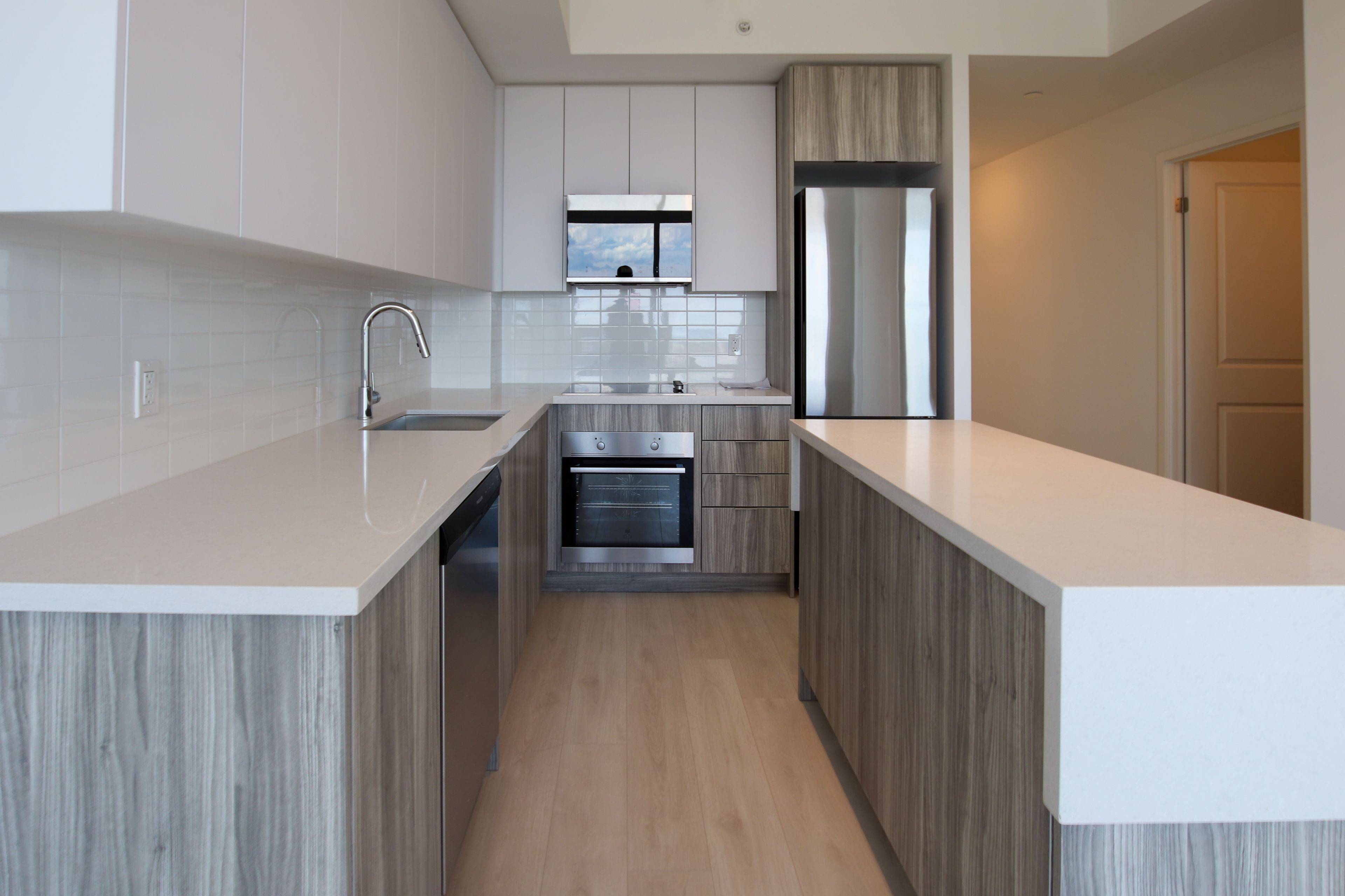 Oakville, ON L6H 3R6,297 Oak Walk DR #2401