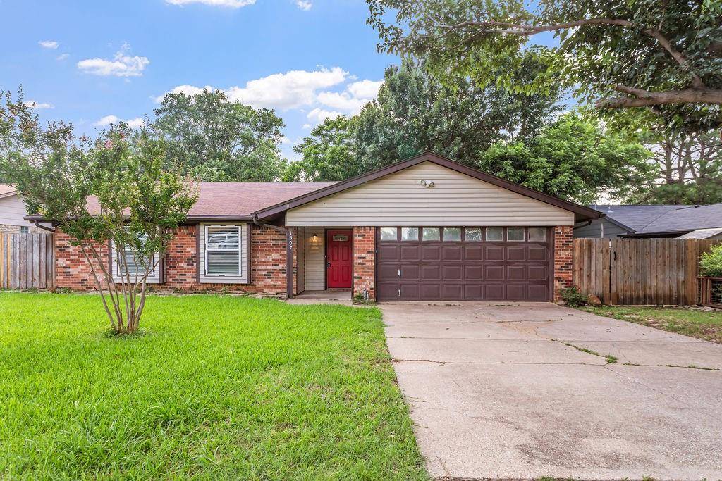 Grapevine, TX 76051,1507 Cimarron Trail