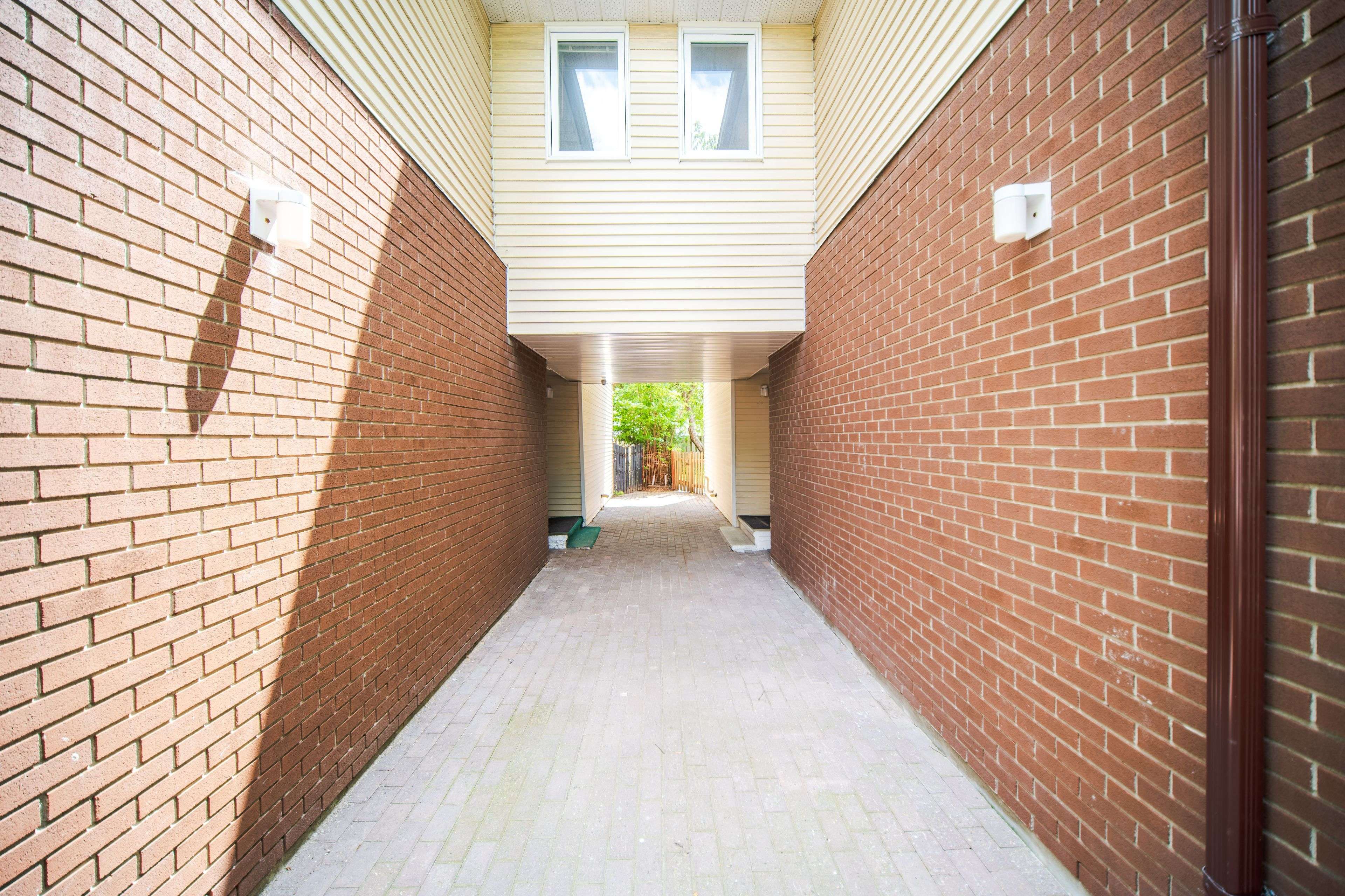 Elmvale Acres And Area, ON K1G 1L6,1912 RUSSELL RD