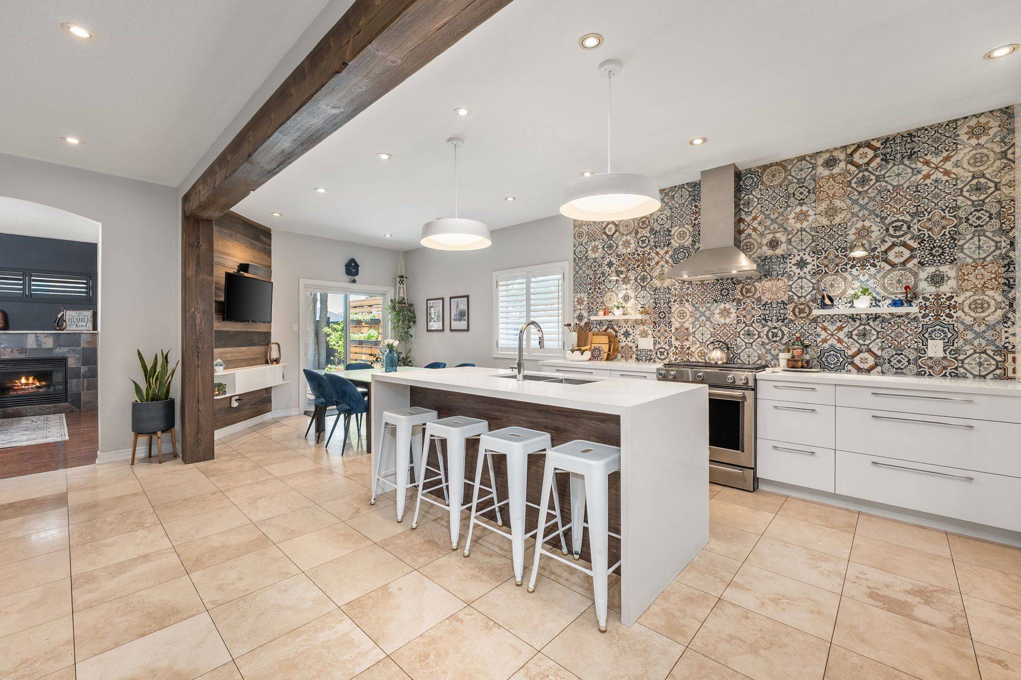 Bradford West Gwillimbury, ON L3Z 3J2,139 Metcalfe DR
