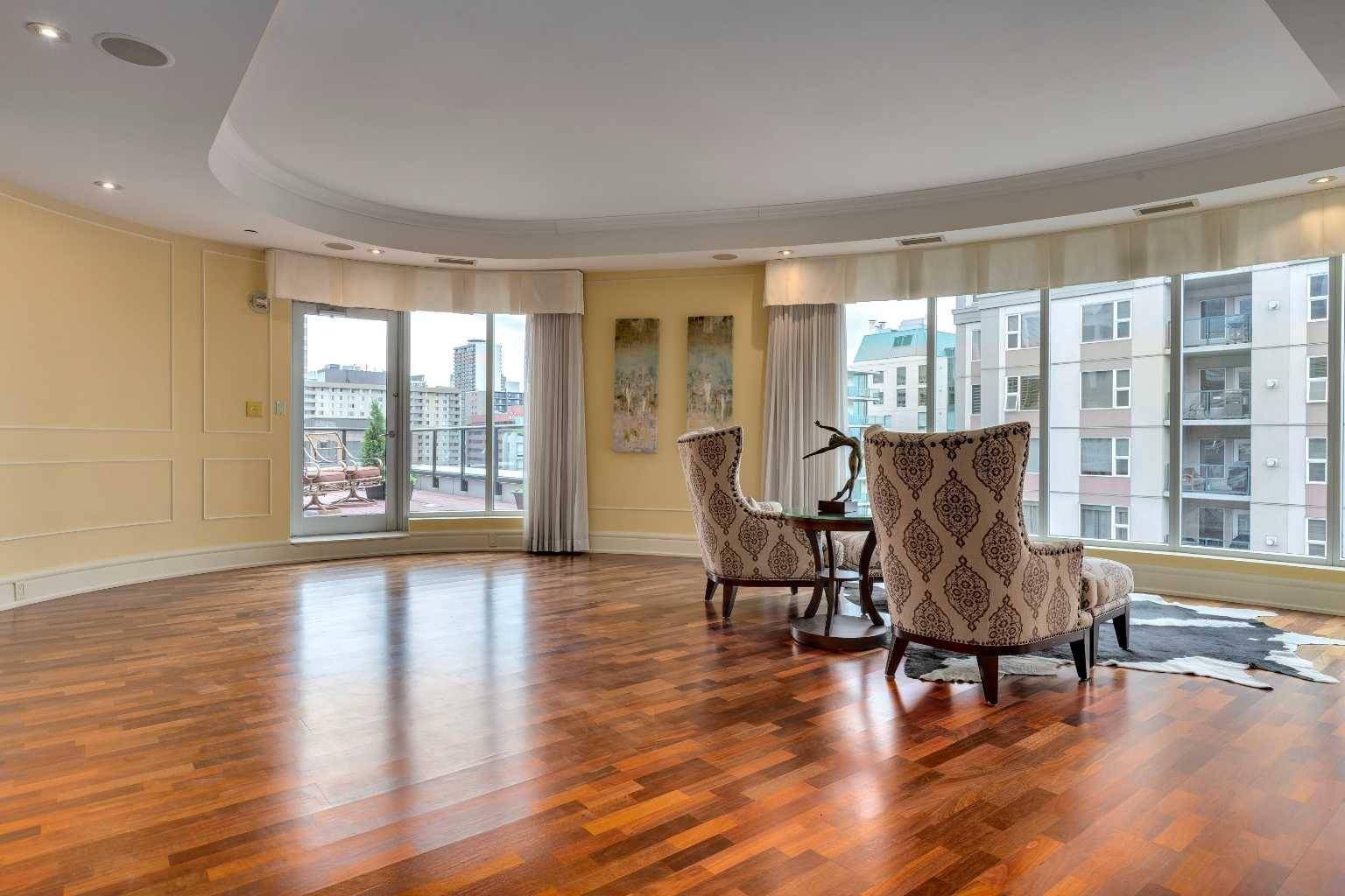 110 7 ST SW #1201, Calgary, AB T2P 5M9