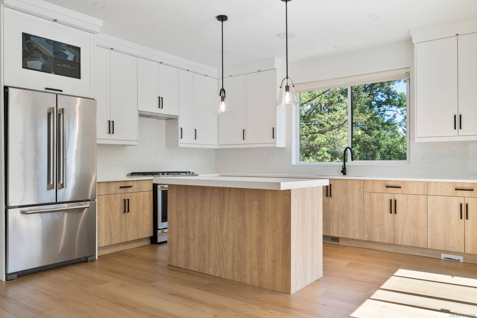 Langford, BC V9B 6C1,552 Belford Pl