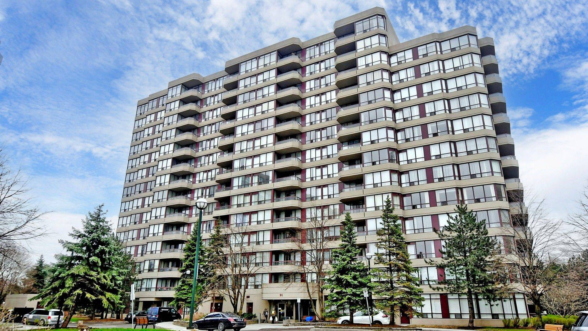 Vaughan, ON L4J 8E8,91 Townsgate DR #609