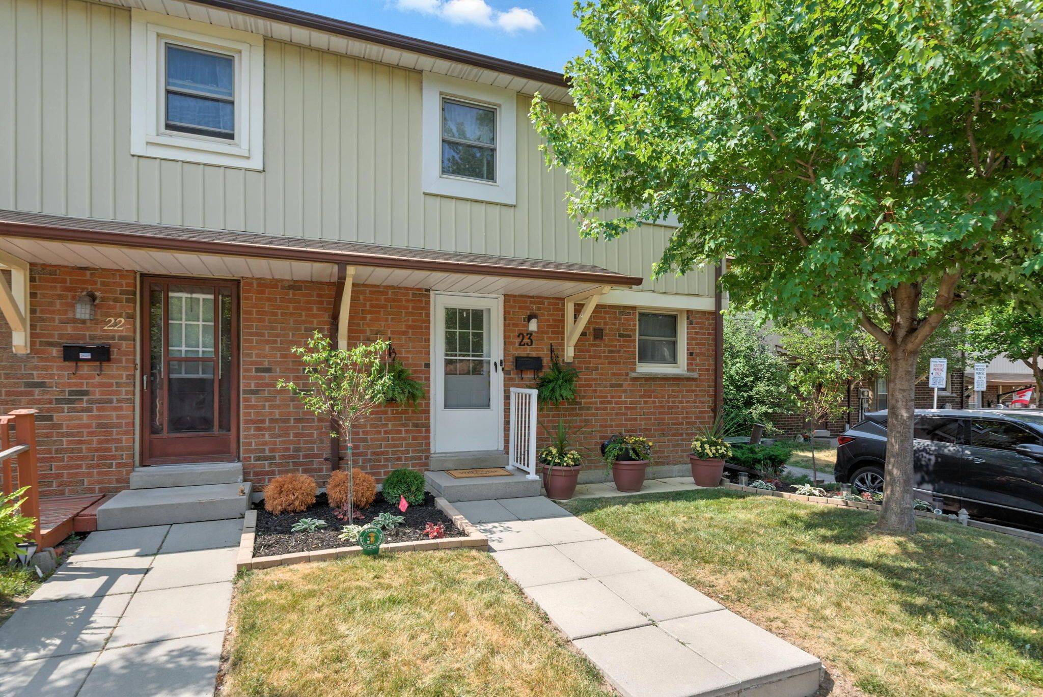 Oshawa, ON L1J 6M3,450 Bristol CRES #23