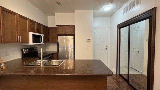 Richmond Hill, ON L4C 0T3,18 Harding BLVD #102