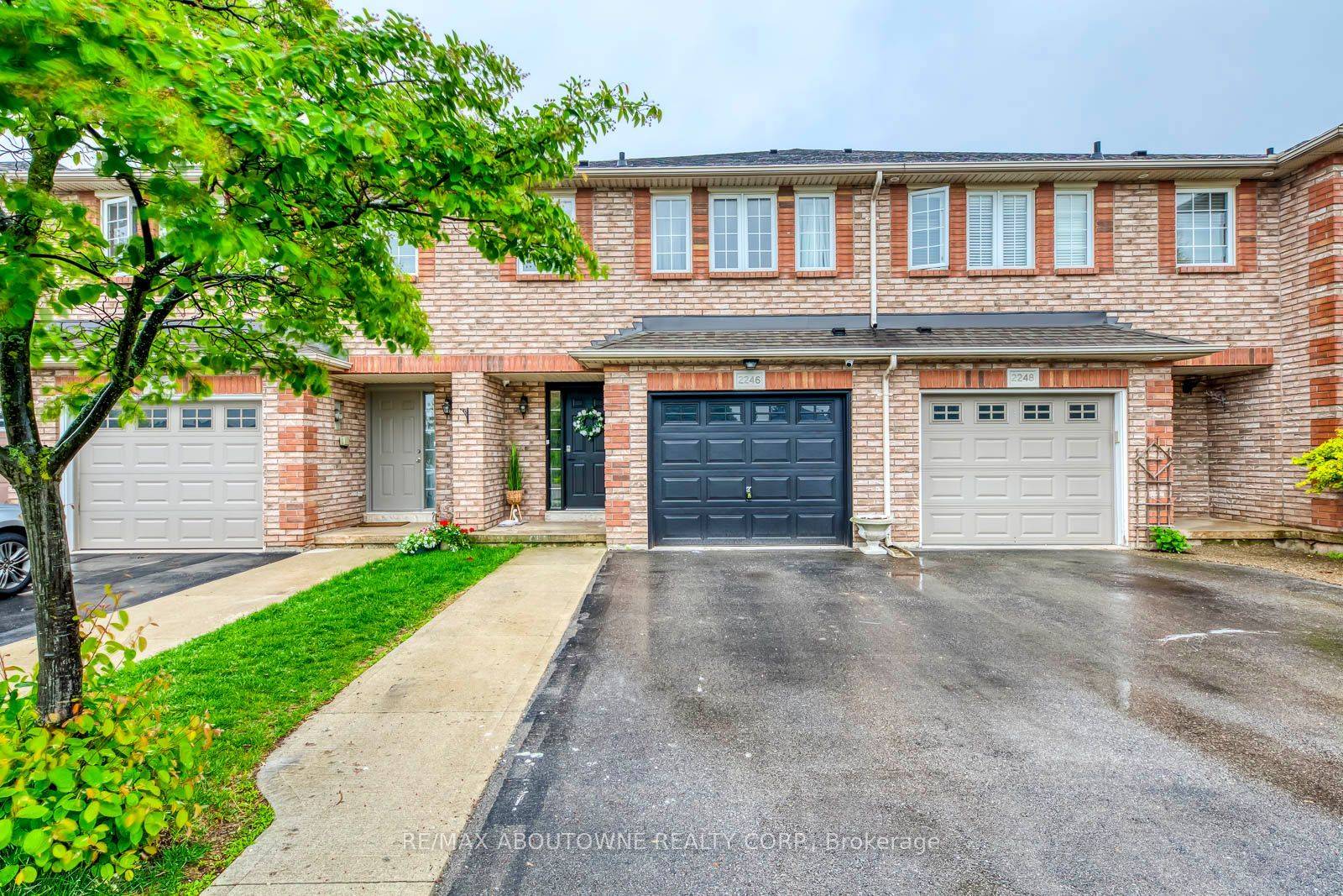 Oakville, ON L6M 4R2,2246 Fairbairn CT