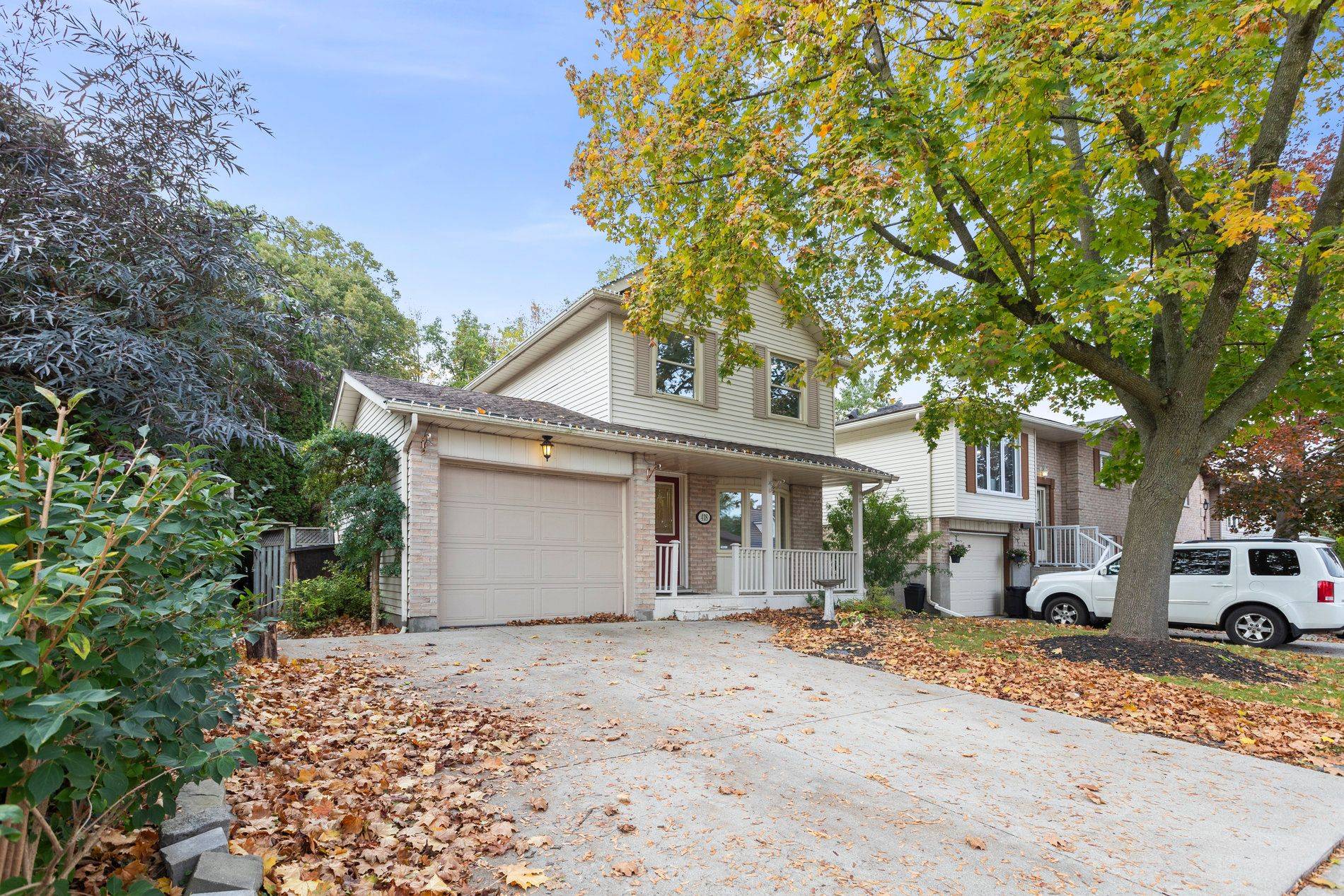 Cambridge, ON N3H 5J4,418 Woods LN