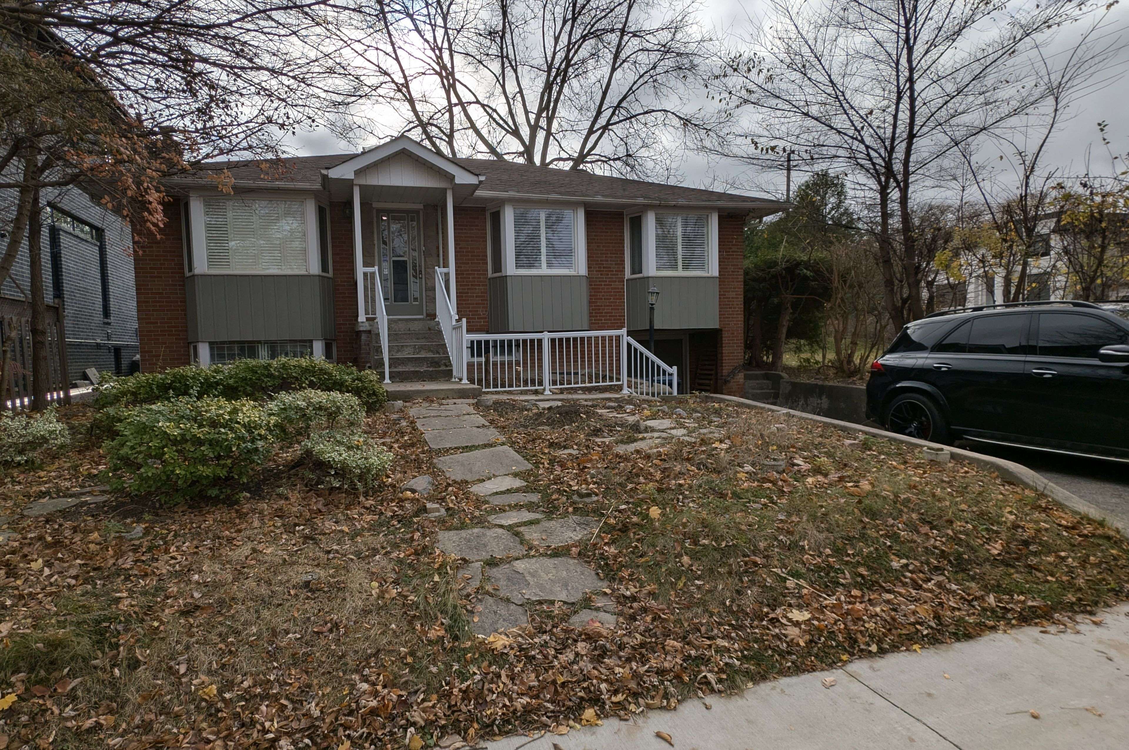 Toronto C14, ON M2M 2J4,447 Ruth AVE