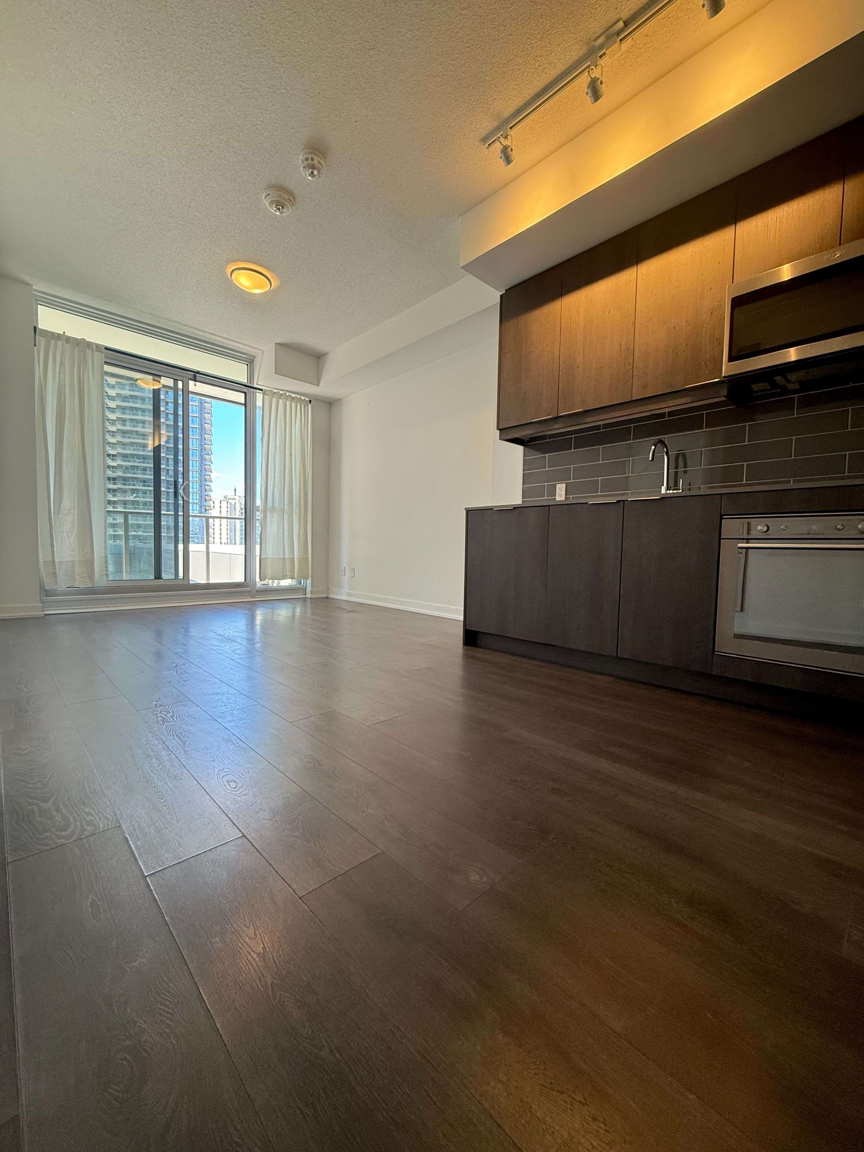 Toronto C15, ON M2J 1M1,32 Forest Manor RD #603