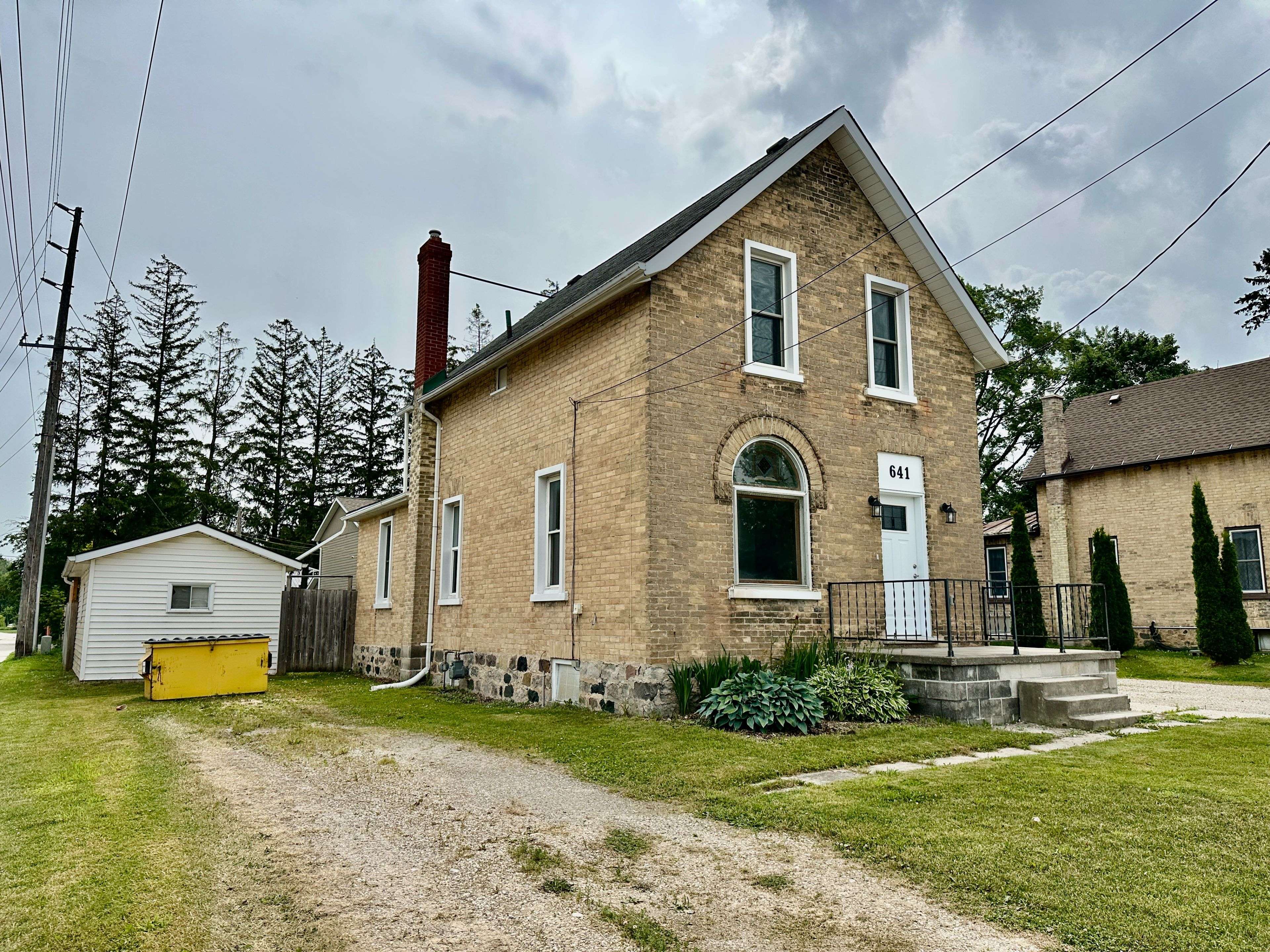 Hanover, ON N4N 2P6,641 10th AVE