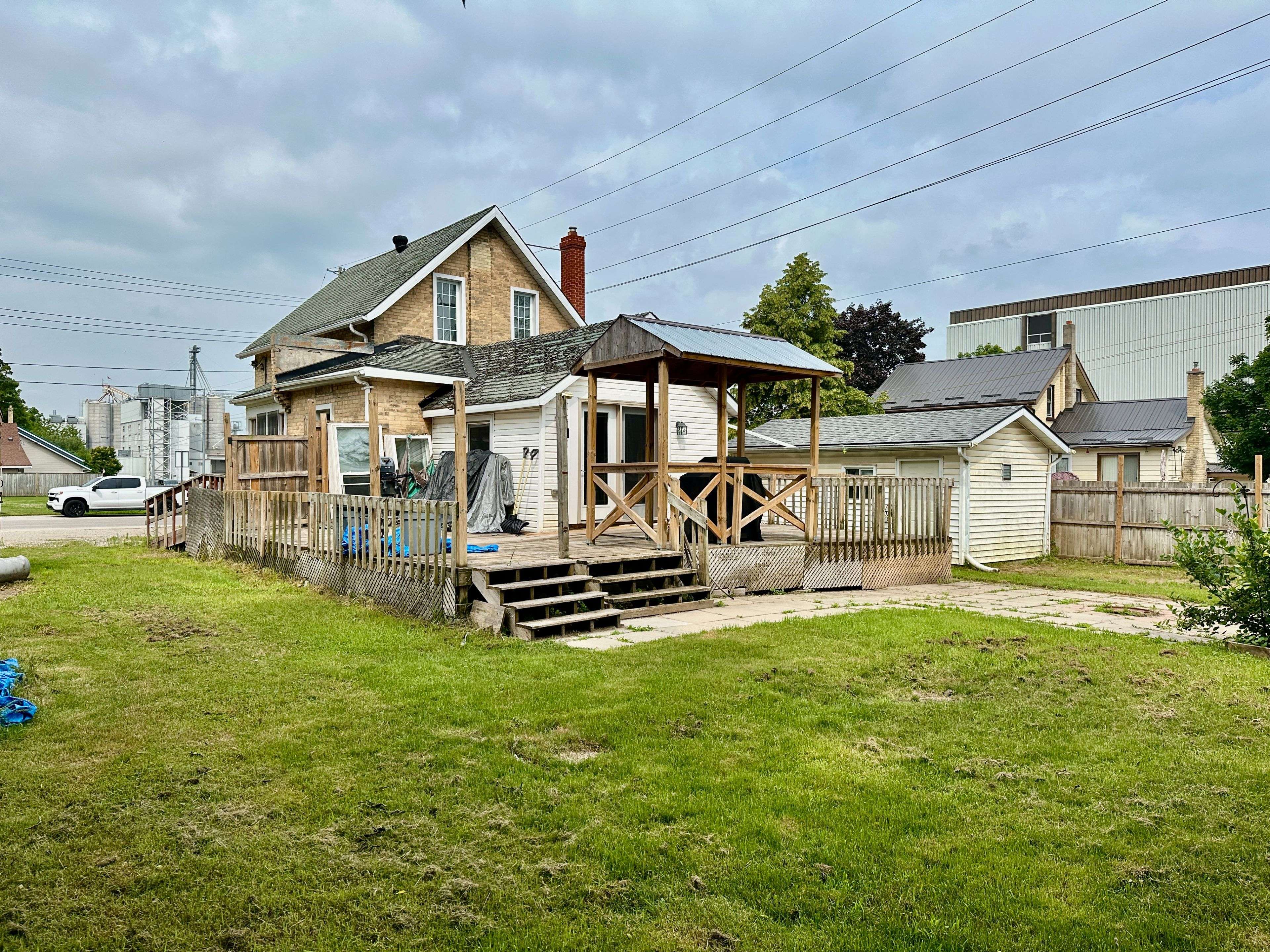 Hanover, ON N4N 2P6,641 10th AVE