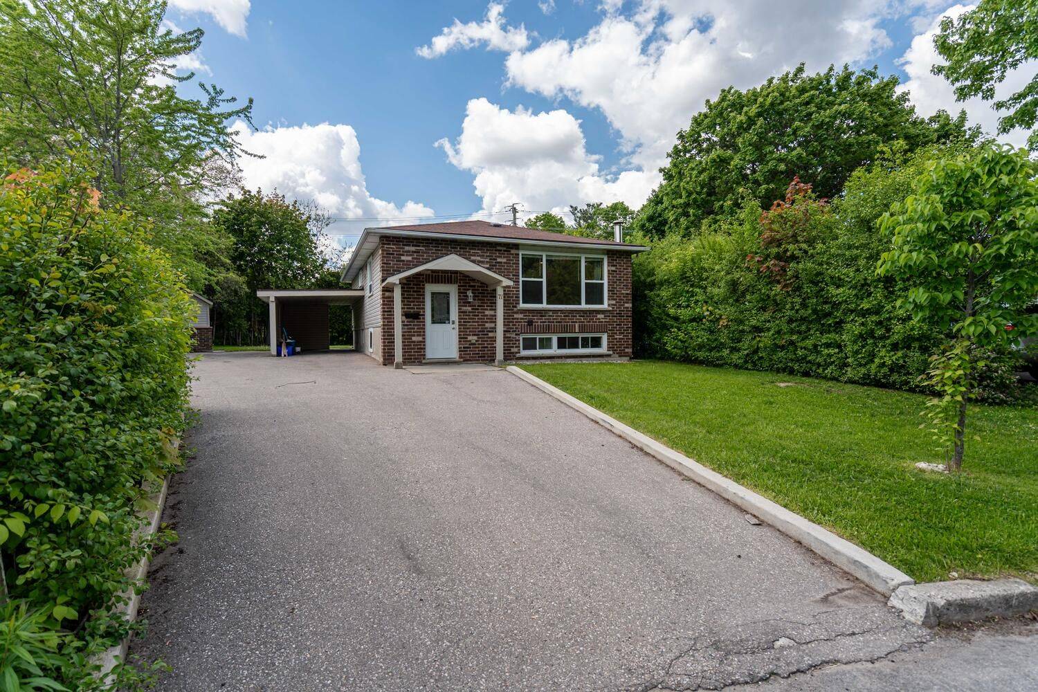 Waterloo, ON N2L 5E6,71 Helene CRES #Upper