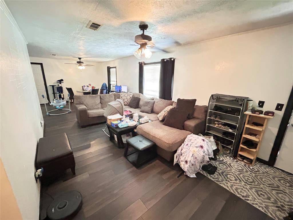 Como, TX 75431,104 Gaskins Street