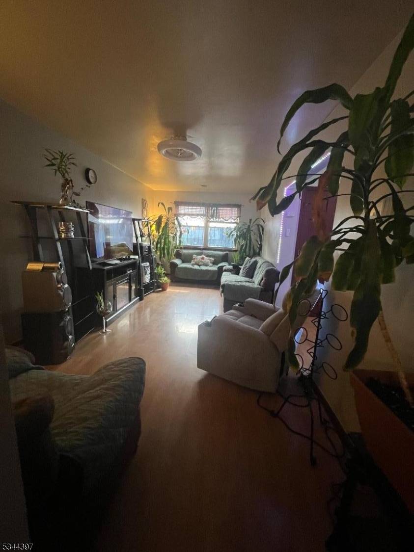 Newark City, NJ 07103,249 14th Ave