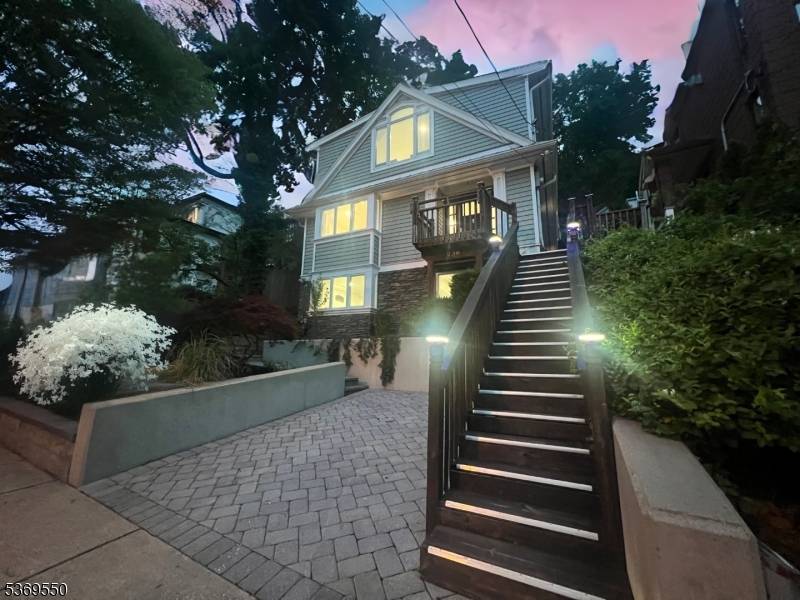 Edgewater Boro, NJ 07020,238 Undercliff Ave