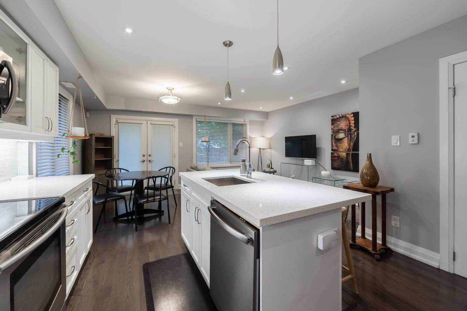 Toronto E02, ON M4E 2H5,475 Woodbine AVE #4