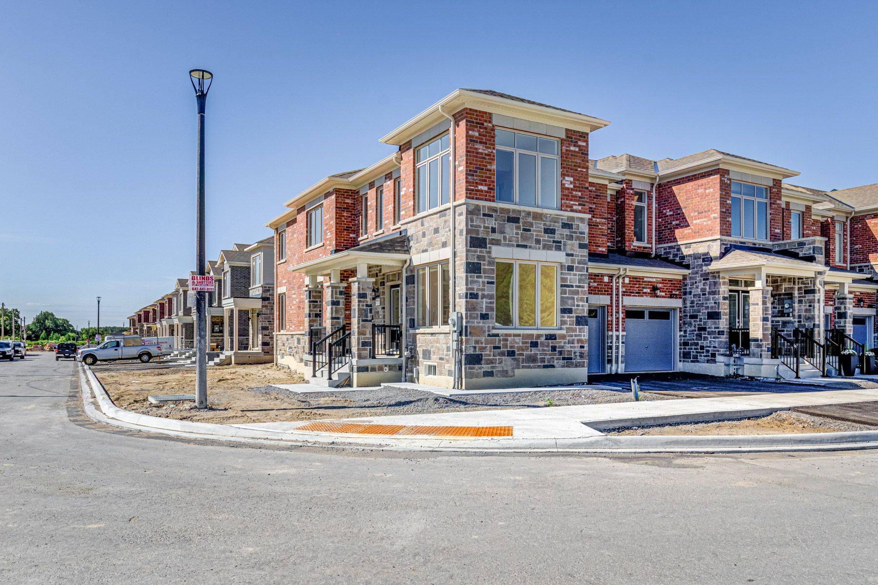 Pickering, ON L1X 0J9,875 Smoothrock AVE