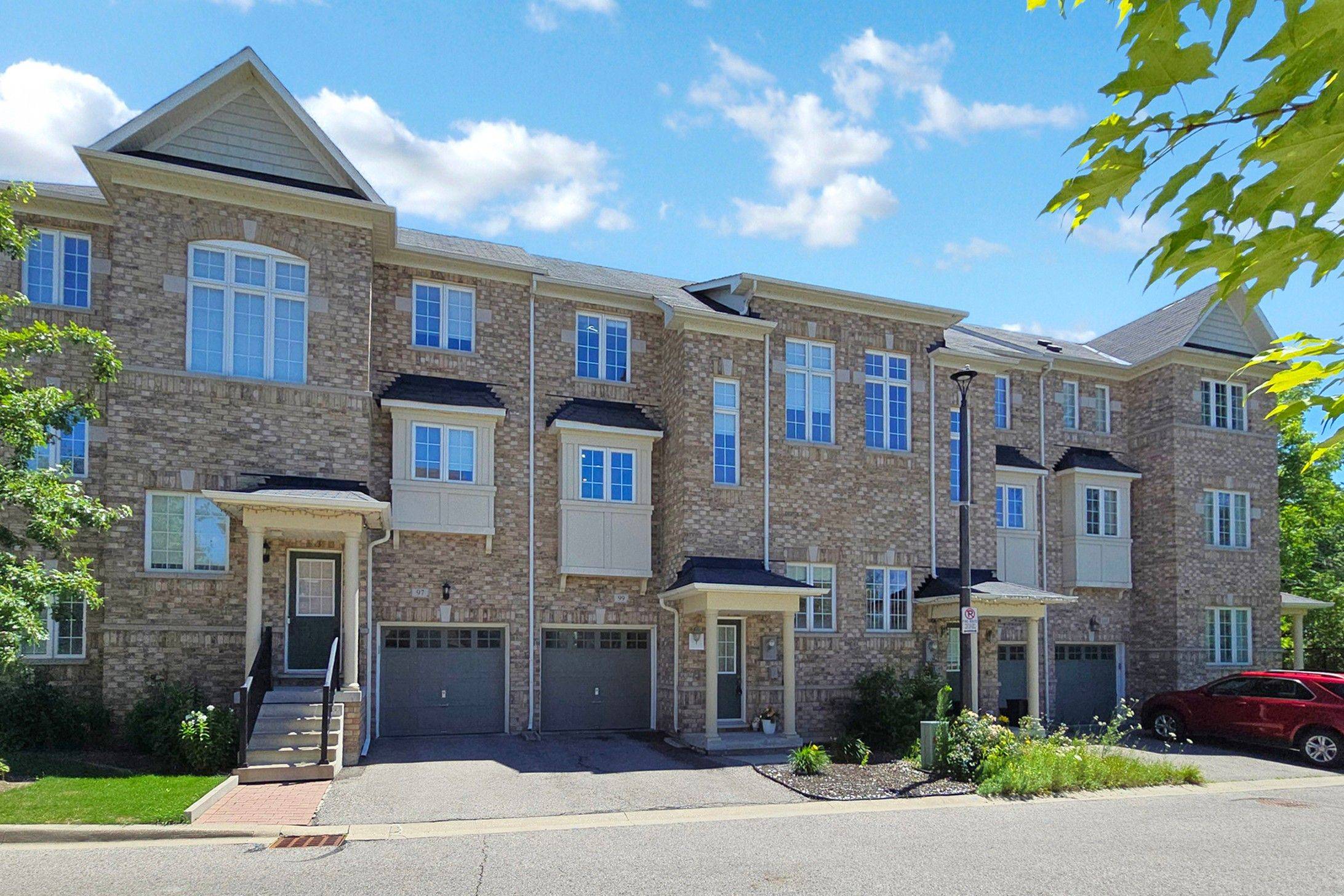 Richmond Hill, ON L4E 4L5,15 Old Colony RD #99