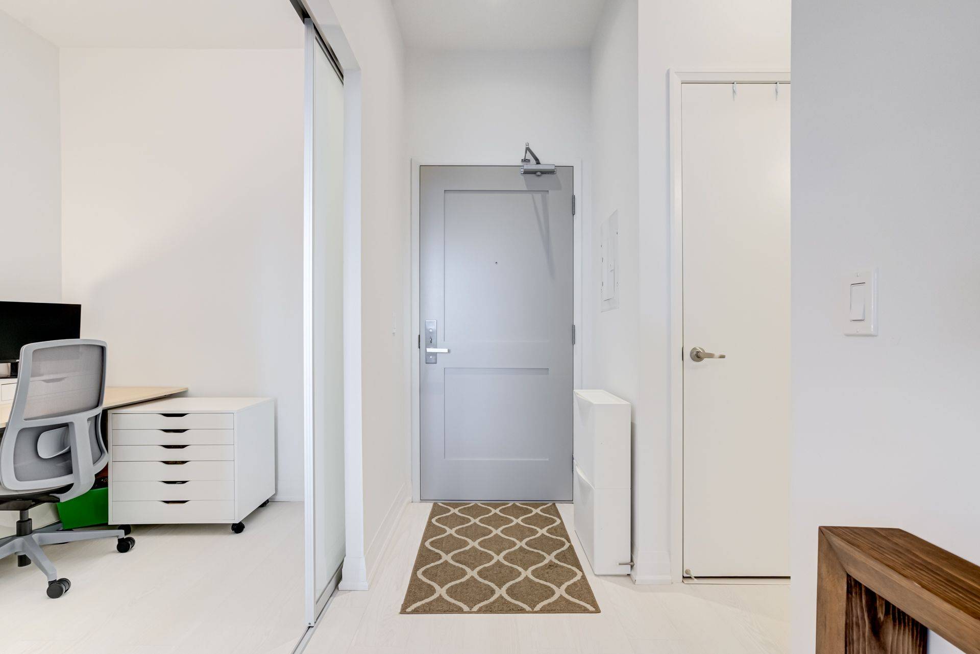 Toronto W08, ON M9B 0E3,10 Gibbs RD #321