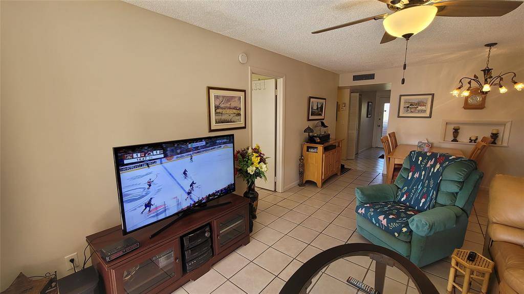 Lauderdale Lakes, FL 33313,2900 NW 46th Ave #202