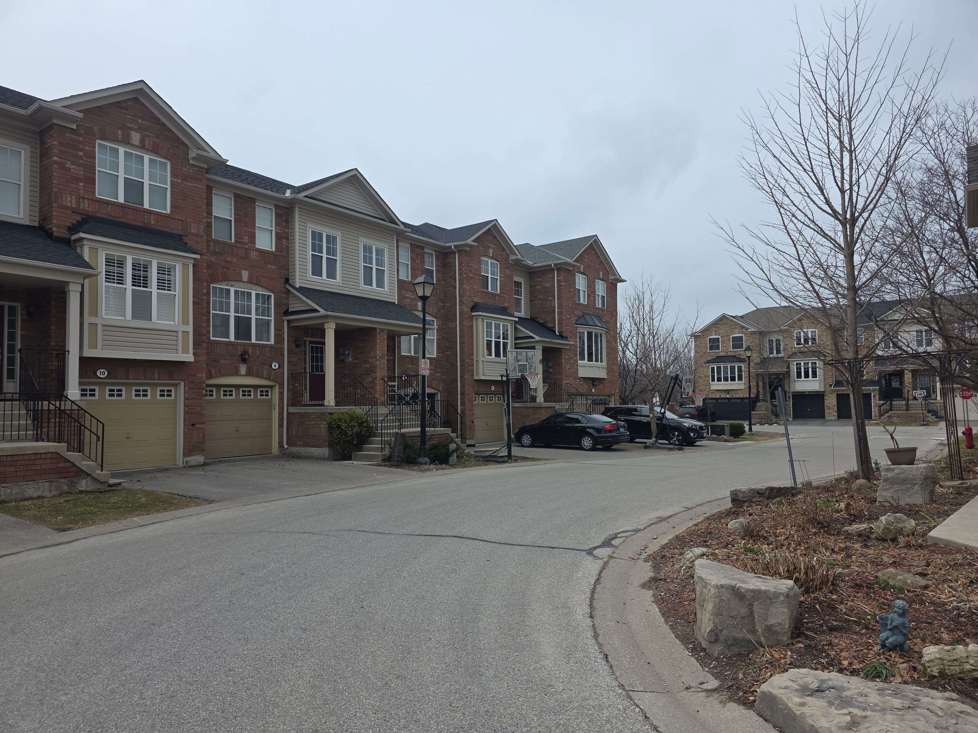 Halton Hills, ON L7G 6K3,4 Seed House LN